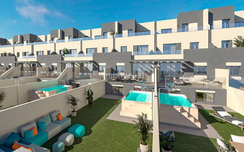 Foto e8f9cd48-0c2a-4495-8532-06aef420d9d4. Casa adossada amb calefacció aparcament piscina a Torrox