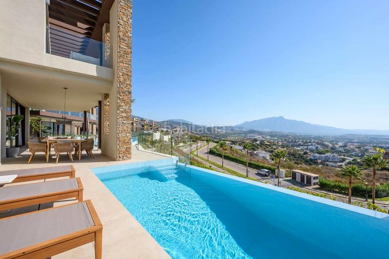 Foto 4ab2cddf-4e74-4801-a683-dbf7c6d15d0a. Chalet con riscaldamento parcheggio piscina in Benahavís pueblo Benahavís