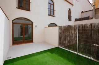 Casa adossada a Carrer de pons i gallarza 10. Vivienda unifamiliar de 3 habitaciones en can barbosa, c/ gordi,. Obra nova