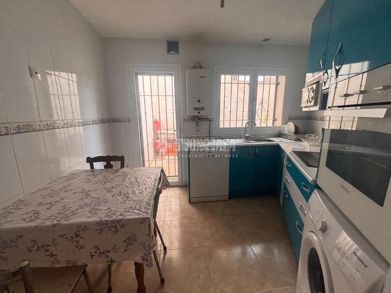 Foto a2f0845d-bc25-4b97-8c13-09bb05b5cc67. Casa aparellada a Tomelloso