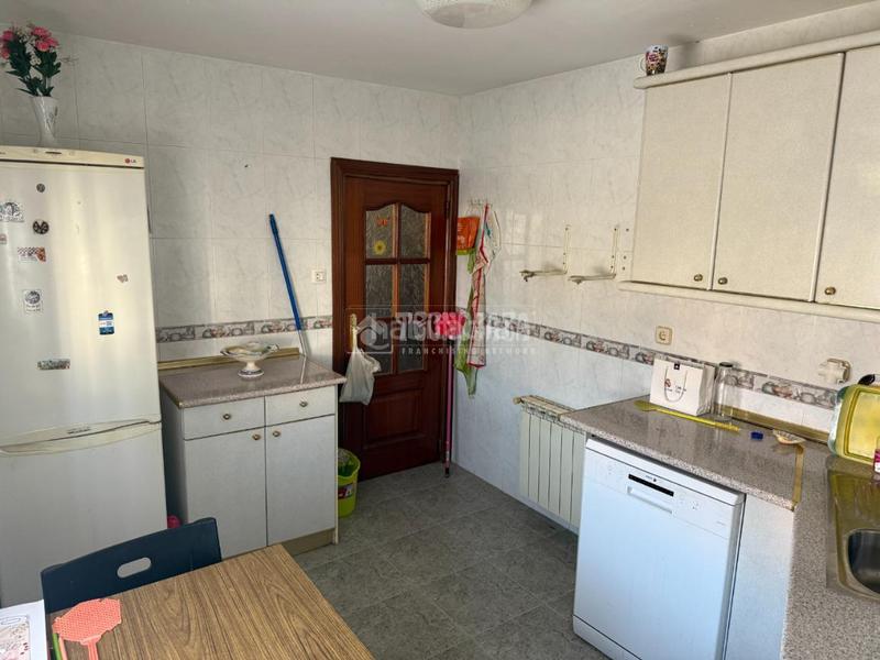 Foto 2ae6f9b3-2ca6-43bd-b1f5-d73d8460ddfe. Casa aparellada amb calefacció aparcament a Fuente el Saz de Jarama