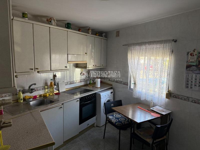 Foto 3d11ae3a-8f5d-46d0-8d69-51cec01be279. Casa aparellada amb calefacció aparcament a Fuente el Saz de Jarama