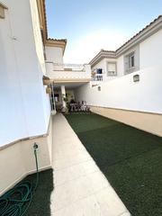 Casa aparellada a Lebrija. Casa en venta en lebrija