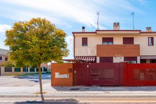 Maison jumelée  Ronda provincias 132. Chalet pareado de 220 m² en villares de la reina