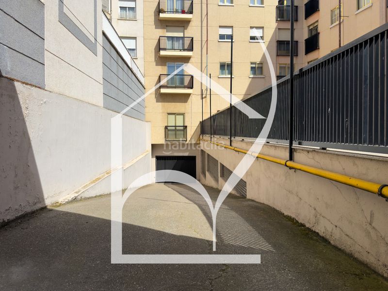 Foto 2f49399f-ee55-4642-b1bd-7b04dd9a5742. Aparcament cotxe a Santa Marta de Tormes