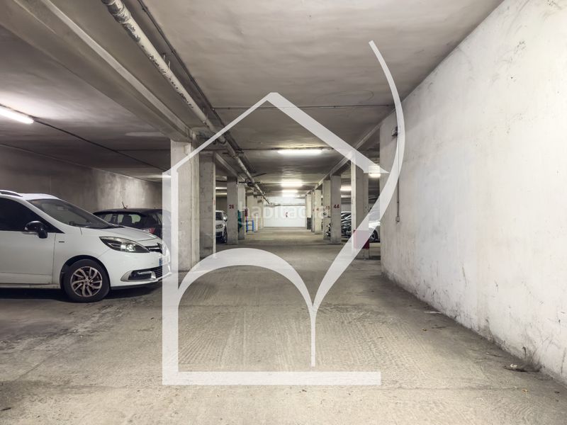 Foto 41a43e8e-d4b2-4dad-8f7c-c9944aef0d2f. Aparcament cotxe a Santa Marta de Tormes