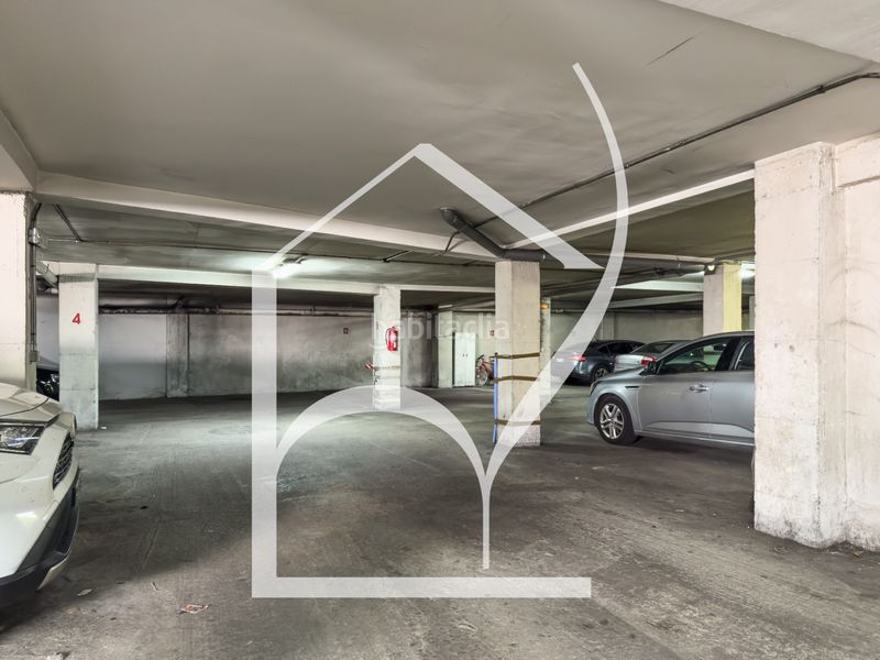 Foto 5743936a-bc47-4e39-9711-a58843994b37. Aparcament cotxe a Santa Marta de Tormes