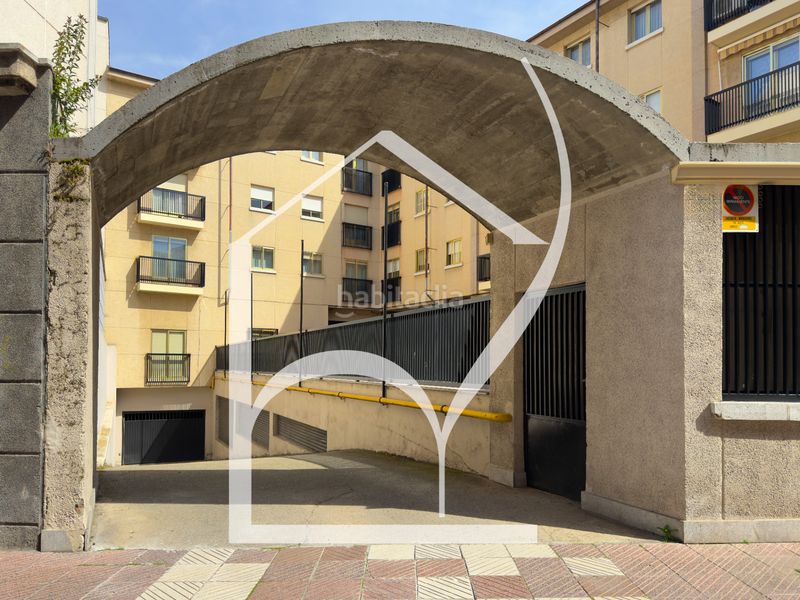 Foto 60d6ae0b-a770-48e1-b163-ec682cadad5e. Aparcament cotxe a Santa Marta de Tormes