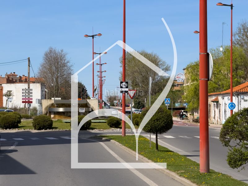 Foto bb98df95-879c-48d3-94cb-435185a550b4. Aparcament cotxe a Santa Marta de Tormes