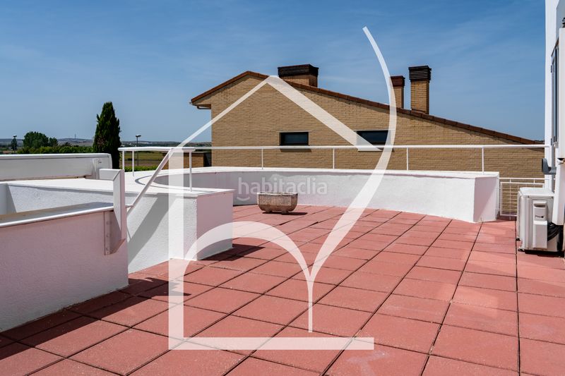 Foto d789104c-3880-4a79-bf2d-6d4ecd98e1dd. Xalet amb xemeneia calefacció aparcament piscina a Villamayor