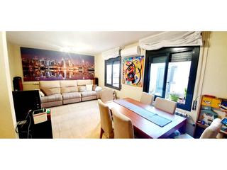 Haus in La plana. Casa en venta ideal para dos familias en esparreguera
