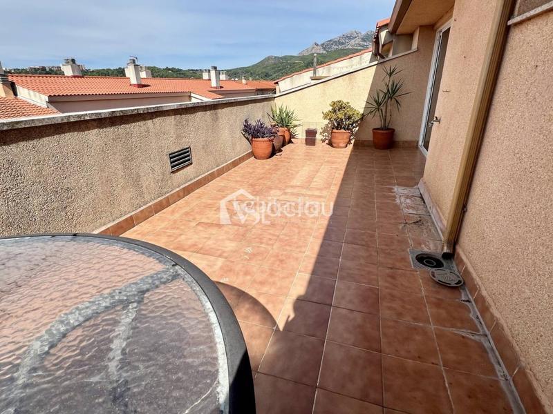 Foto b2dd30e5-d65d-46b0-8da4-52ec49ab39a3. Dúplex amb calefacció aparcament a Olesa de Montserrat