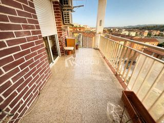 Piso en Olesa de Montserrat. Amplio piso en venta con ascensor