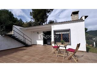 House in Can Vinyals. Oportunidad única en can vinyals dos viviendas independientes en