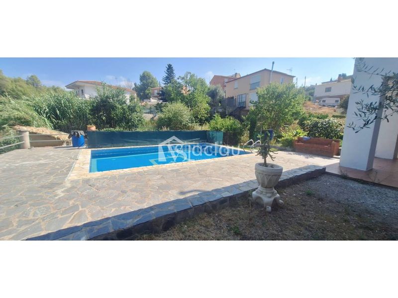 Foto 1131d3b2-f4f2-46bd-b3c9-eb78e1ad2fba. Xalet amb calefacció piscina a Abrera