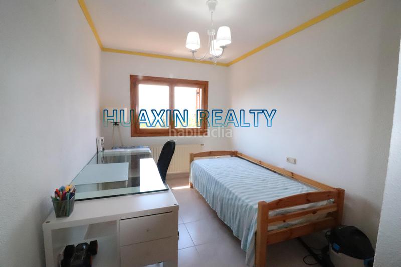 Foto 4760cc0a-6f55-4892-97e6-e232aeb5a306. Casa aparellada amb xemeneia calefacció aparcament piscina a Bétera