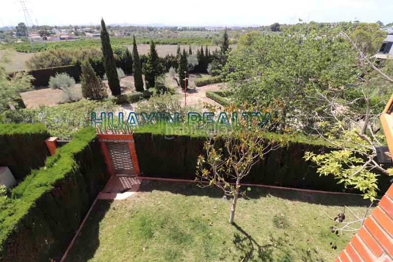 Foto f677680a-7609-44ca-ad2e-216e43c1c813. Casa aparellada amb xemeneia calefacció aparcament piscina a Bétera