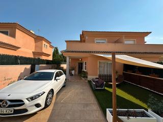 Casa adosada  Carrer xaloc sudeste. Chalet de 2018 con gran parcela y vistas abiertas a sierra calde