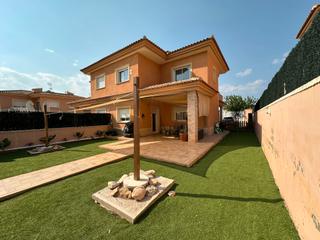 Casa adosada  Carrer xaloc sudeste. Chalet de 2018 con gran parcela y vistas abiertas a sierra calde