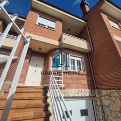 Casa adosada  Avenida del párroco pablo díez. Urban home vende chalet a 10 minutos del centro!!! urbanización