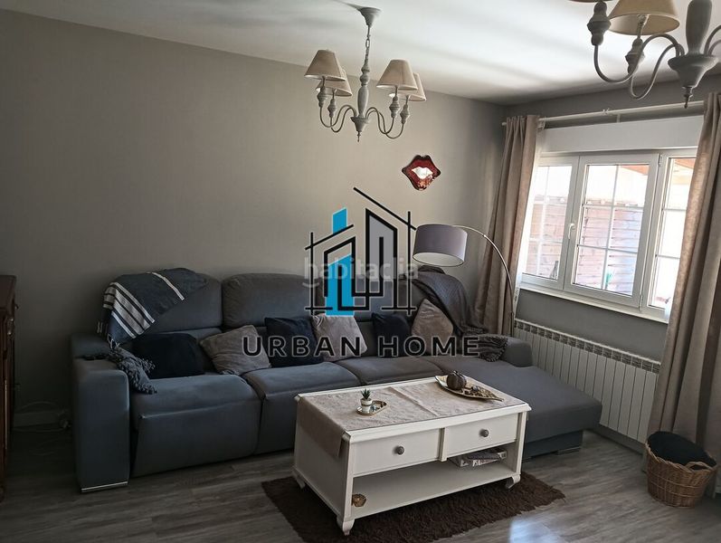 Foto 2728d77b-63b9-4c06-b837-1ef32c49c3e1. Casa adossada amb calefacció aparcament piscina a Villaquilambre