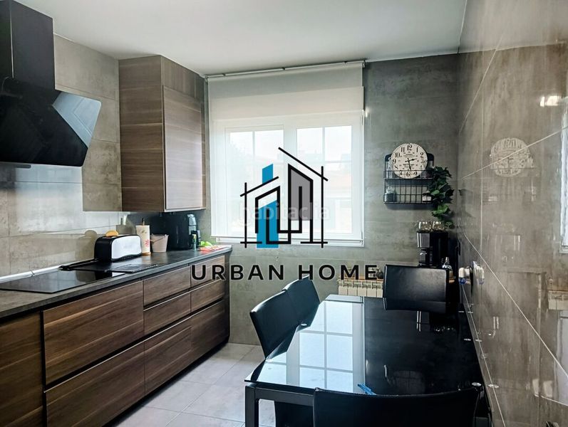 Foto 46ac3a5b-2821-4d6b-8dc3-88070ef4c5ad. Casa adossada amb calefacció aparcament piscina a Villaquilambre