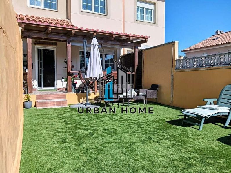 Foto 812a3d19-fad3-41c1-a9a3-79e8eb0b6a56. Casa adossada amb calefacció aparcament piscina a Villaquilambre