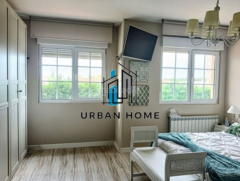 Foto a24c3de4-640a-4e6d-ad70-bcc3ecdff336. Casa adossada amb calefacció aparcament piscina a Villaquilambre