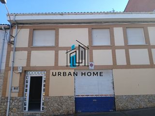 Haus  Calle santiago apóstol. Urban home vende casa en trobajo del camino!