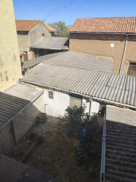 Foto dac06669-f7a0-438f-9cbc-30fd710a4543. Doppelhaus mit heizung parking in Trobajo del Cerecedo León