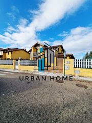 Chalet  Calle paradinas. Urban home vende chalet en urbanización las paradinas en villarr
