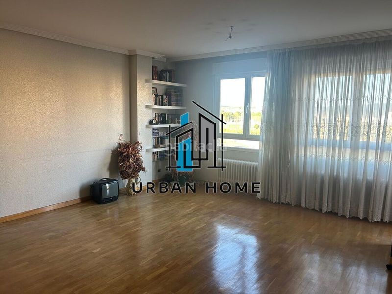 Foto 809ccbdb-df8e-46e1-8b34-7d1091d319ce. Pis amb calefacció aparcament a San Mamés - La Palomera León