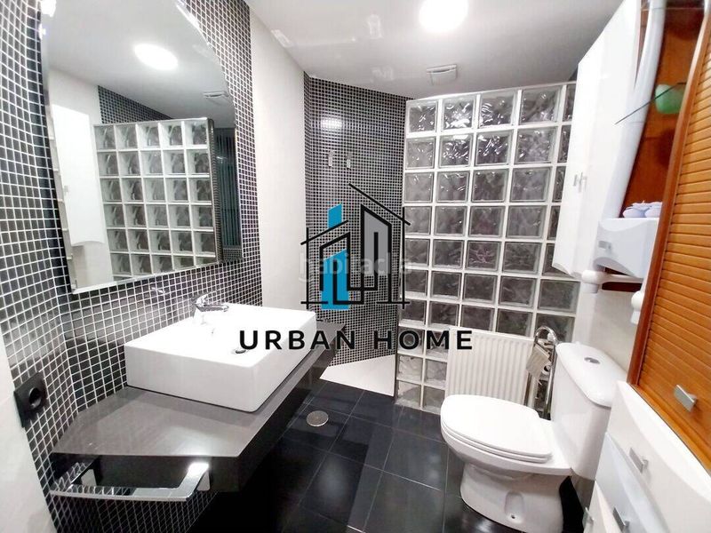 Foto b69eda37-b7a9-48a4-a484-16ea5314fc3d. Rent flat with heating parking in Armunia León