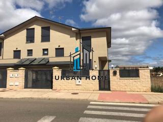 Casa en Valverde de la Virgen. Urban home vende preciosas unifamiliares en valverde de la virge
