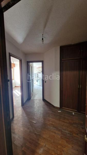 Foto f1789e96-ba71-4ce6-a35b-f1d81b2e018c. Pis amb calefacció aparcament a Centro Ciudad León