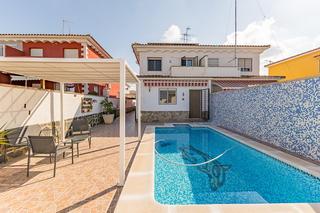 Casa pareada en La Conarda. Te gustara vivir en una de las urbanizaciones mejor valoradas y