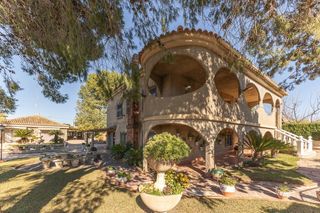 Xalet a La Conarda-Montesano. Finca urbana con dos viviendas independientes, piscina y parcela