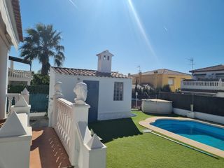 Chalet  Calle centenillo, el. Tu refugio de ensueño en nova maravisa donde cada día es una exp