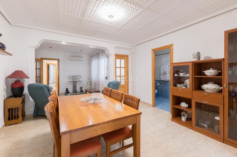 Foto e6bdf49f-0141-4ad1-b9cc-919f667f2360. Flat with heating in El Mercado Manises