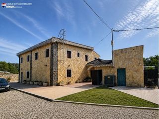 Haus in Siete Aguas. Exclusiva finca rustica  reformada con piscina y vistas a la mon