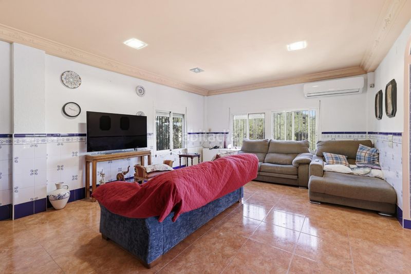 Foto a8c0eb97-0166-45e4-85cc-ad025aaf59d4. Chalet en calle calle polígono 38 101 en Vilamarxant