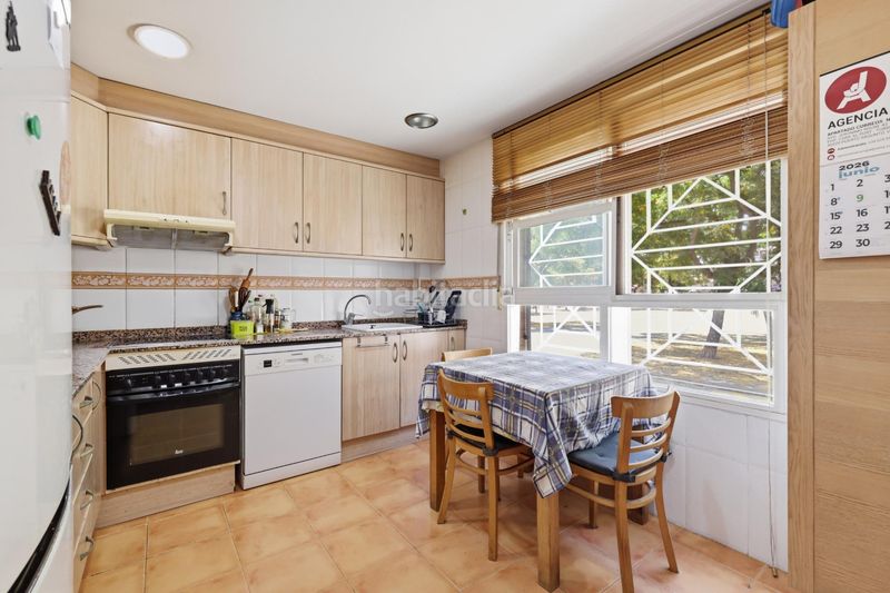 Foto f5df27ba-e127-4b91-b144-976155623b6d. Casa adossada amb aparcament a Nuevo Centro Sagunt