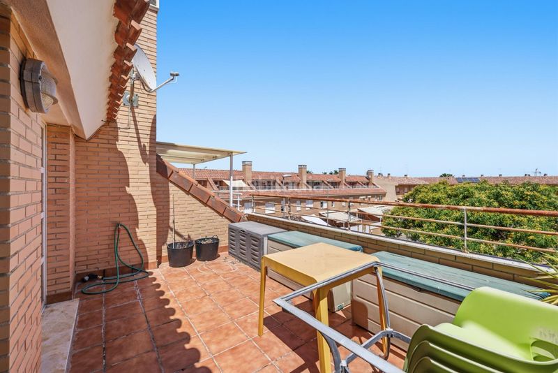 Foto f9e577ba-172f-4a12-b6d3-1259cc744c41. Casa adossada amb aparcament a Nuevo Centro Sagunt