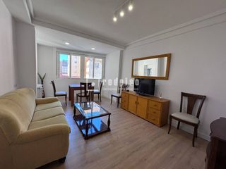 Affitto Appartamento  De francisco abril. Dos dormitorios. amueblado. junto avda. ciudad de barcelona.