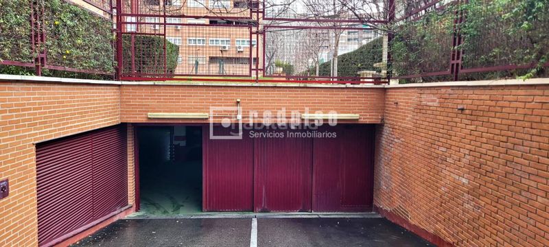 Foto 35302142-7077-41ad-92c3-20429fd2de0a. Aparcament cotxe a Adelfas Madrid