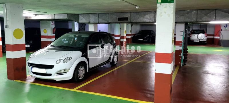 Foto cd8a0277-b477-4652-b6e8-8ab58db51346. Aparcament cotxe a Adelfas Madrid