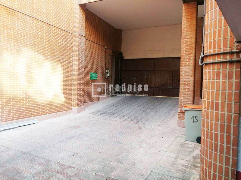 Foto 15cc1c7a-a270-41e9-bd68-bee3c8a9b912. Aparcament cotxe a Adelfas Madrid