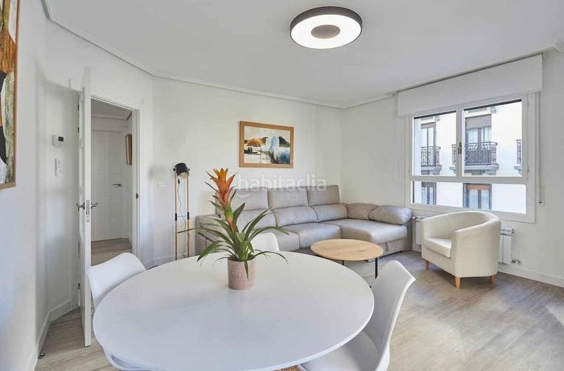 Foto b154bf25-aba5-42f8-be9e-b65097acffea. Rent apartment in trueba kalea 7 in Gros Donostia - San Sebastián