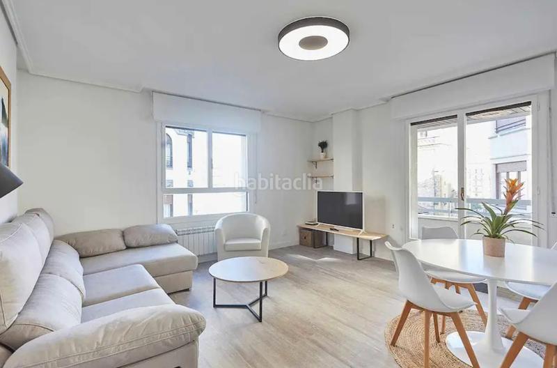 Foto e92addaa-4308-4222-972b-76f8579548ac. Rent apartment in trueba kalea 7 in Gros Donostia - San Sebastián