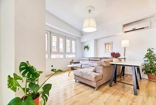 Alquiler Apartamento en Carrer de l'editor manuel aguilar 2. Un hogar soleado y nuevo para disfrutar en familia o con amigos